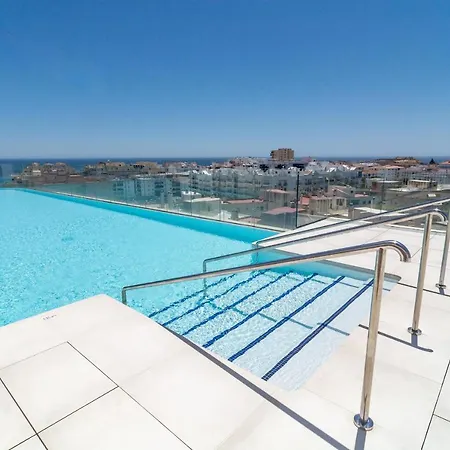 Inf32l- Modern Apartment, Families Only