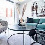 Inf3.2l- Modern Families Only Apartment