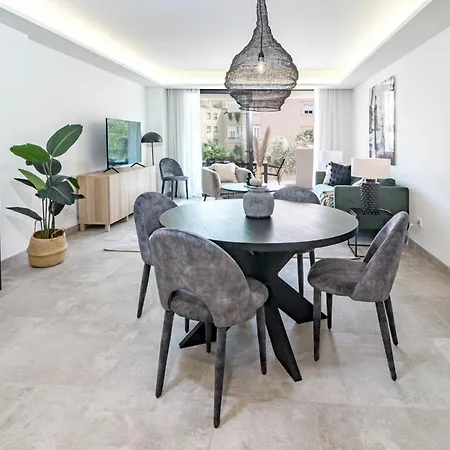 Inf32l- Modern Families Only דירה