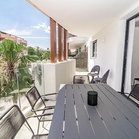 Inf32l- Modern Apartment, Families Only Апартаменти Естепона