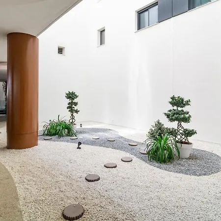 Inf32l- Modern Apartment, Families Only Апартаменти Естепона