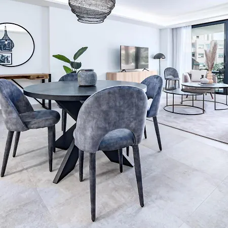 Inf32l- Modern Families Only דירה