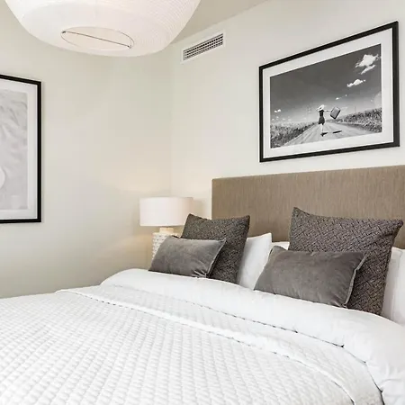 Inf32l- Modern Apartment, Families Only * Естепона