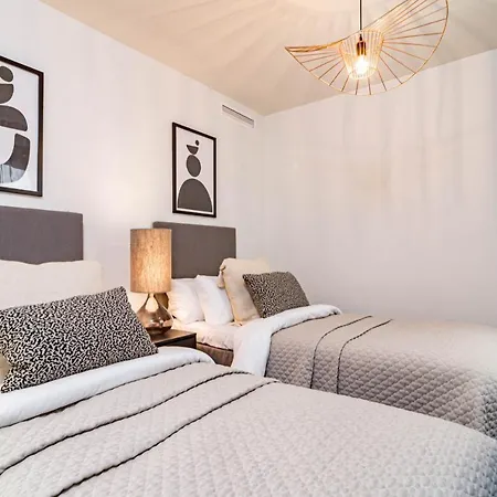 Inf32l- Modern Apartment, Families Only Апартаменти