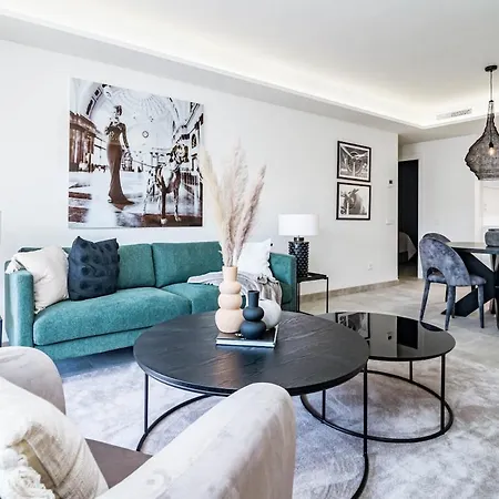 Inf32l- Modern Families Only *