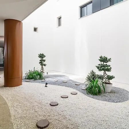 Inf32l- Modern Families Only *