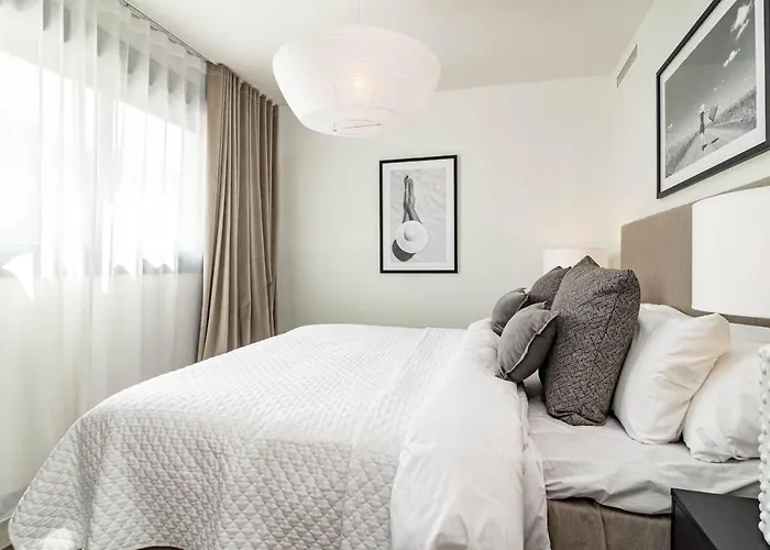 Inf3.2l- Modern Families Only * Estepona