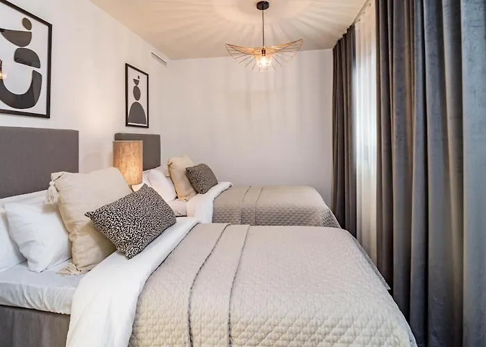 Inf3.2l- Modern Families Only Apartment *