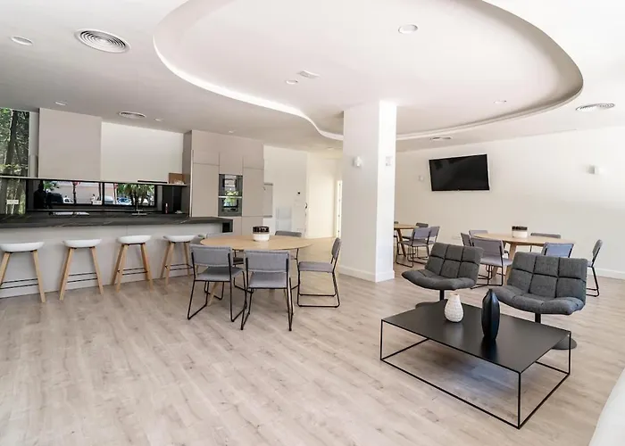 Inf3.2l- Modern Families Only * Estepona