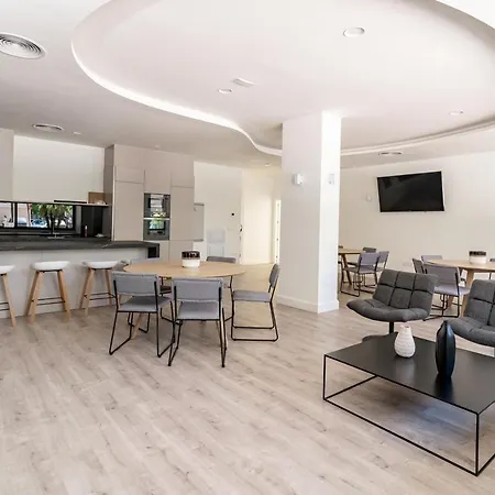Inf32l- Modern Apartment, Families Only * Estepona