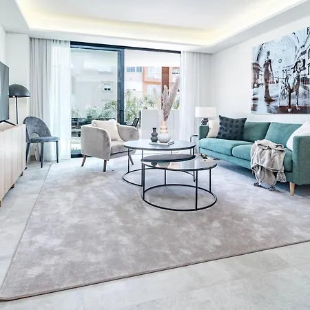 Inf32l- Modern Apartment, Families Only