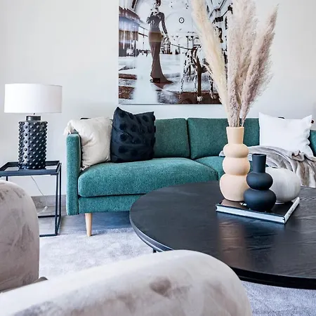 Inf32l- Modern Apartment, Families Only