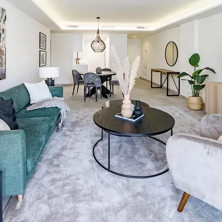 Inf32l- Modern Apartment, Families Only